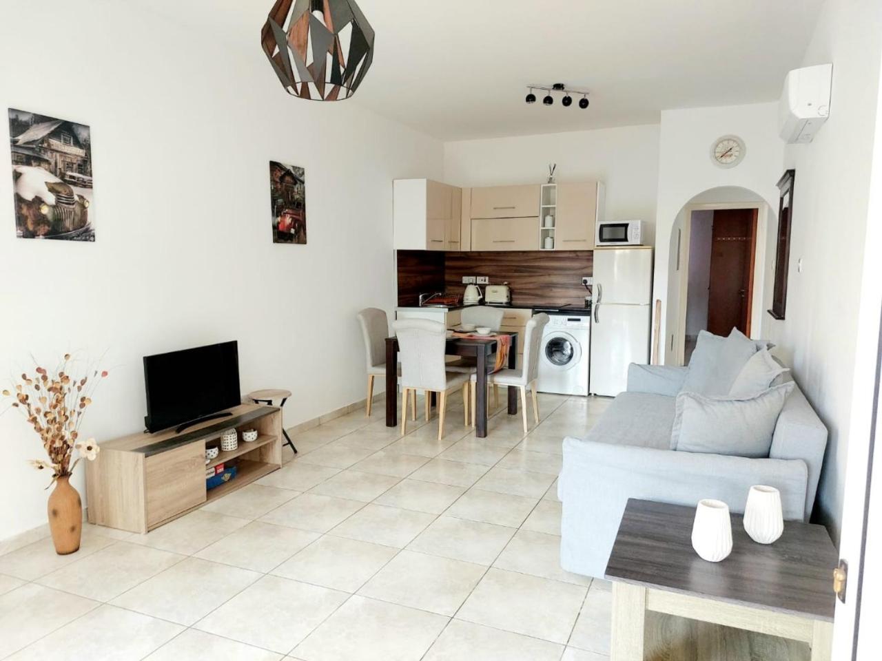 Joanne'S Cosy 1 Bdrm Apt Paphos Exteriör bild